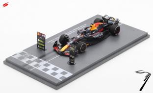 Red Bull RB20 Champion du Monde - avec Pits Boards et base sp�ciale  1/43