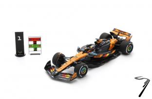 Mac Laren MCL39 - 1er GP Chine - avec Pitboard  1/43