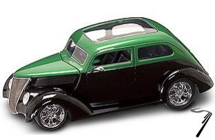 Ford . Sedan 1/18