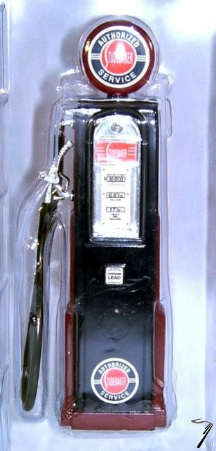 Divers Gas Pump Studebacker Gas Pump Studebacker 1/18