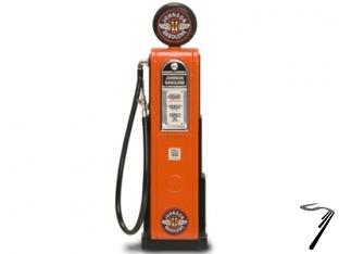Divers Gas pump with Johnson emblem  Gas pump with Johnson emblem  1/18