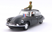 Citroen . Noire Général De Gaulle et chauffeur 1/43