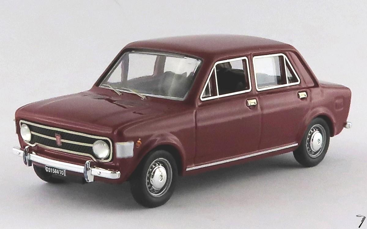 Fiat . 4 portes - Rouge sport 1/43