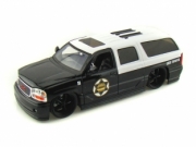 GMC . Yukon police Denali 1/24