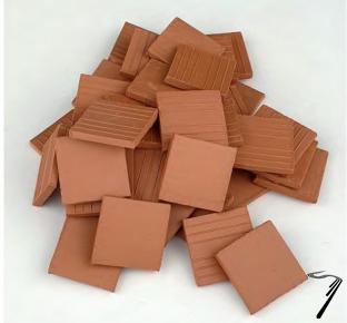 Divers . Tuile plate rouge 24 x 24 x 3 mm - 100 pi�ces 1/10