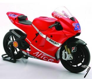 Ducati Desmosedici GP7 champion du monde  1/12