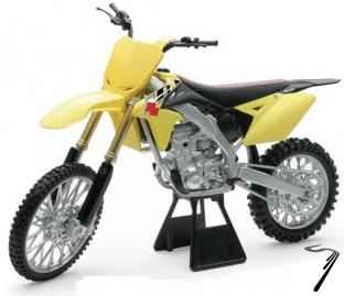 Suzuki RM Z450  1/6