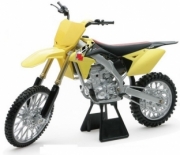 Suzuki RM Z450  1/6