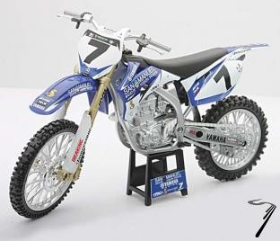 Yamaha YZ 450 F   1/12
