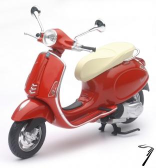 Vespa Primavera couleurs variables  1/12