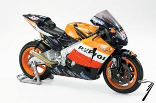 Honda RC211V  1/18