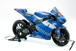 Yamaha YZR-M1  1/18