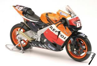 Honda RC211V champion du monde  1/18