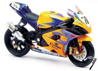 Suzuki GSX-1000   1/18