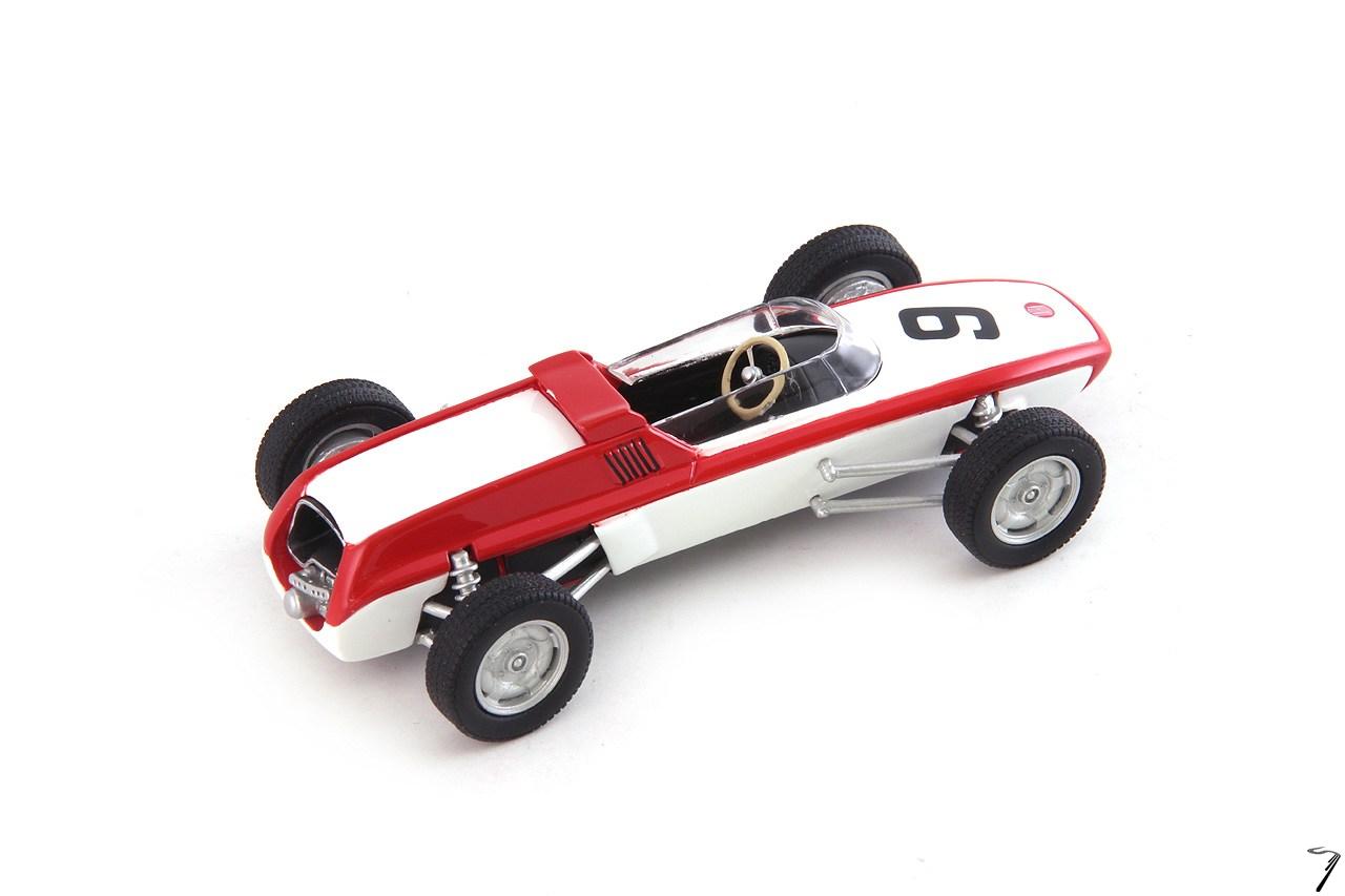 Tatra Delfin #9 Rouge - Blanche  1/43